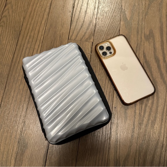 Tumi by Delta First Class Mini Suitcase Amenity Kit Hardshell Bag in Grey Gray - Picture 3 of 7